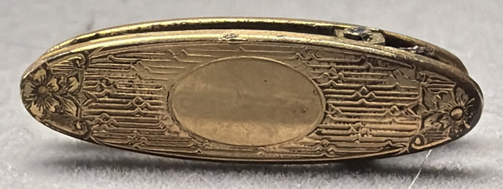 Edwardian Victorian Oval Yellow Gold Tone Embossed Tie Bar Clip Lingerie Clasp